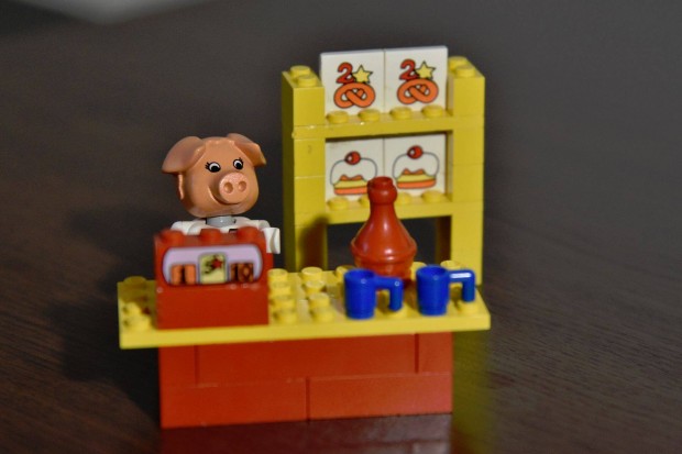 3796 Lego Fabuland Patricia Piglet at her Bakery