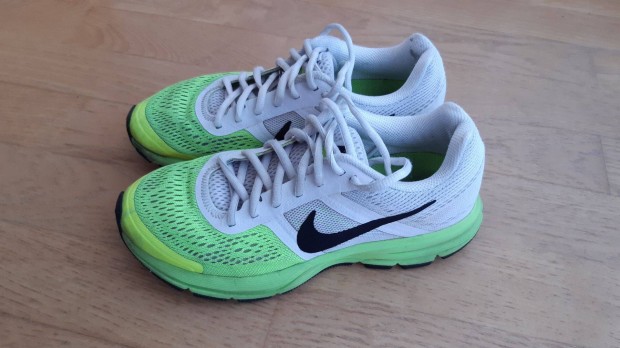 37,5-es Nike Zoom cip