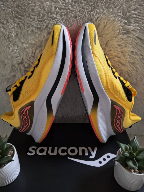 37,5-es Saucony Endorphin Shift 2 ni futcip