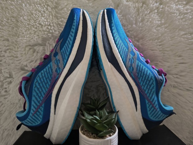 37,5-es Saucony ni futcip