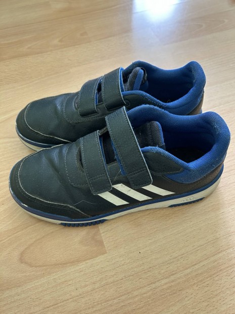 37-es Adidas fiú sportcipő