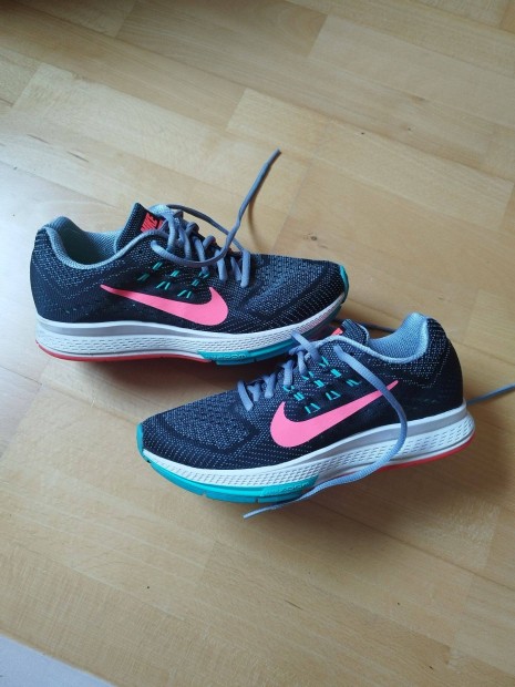 37-es Nike Air Zoom Structure 18 ni futcip