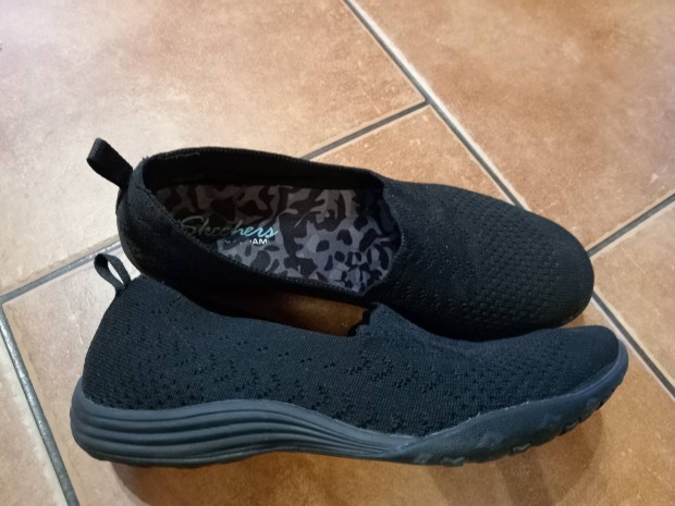 37-es lny skechers cip 