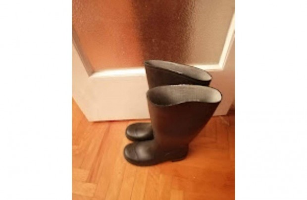 37-es m�ret� �j gumicsizma