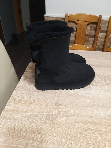 37es Ugg csizma elad bth 23.5cm