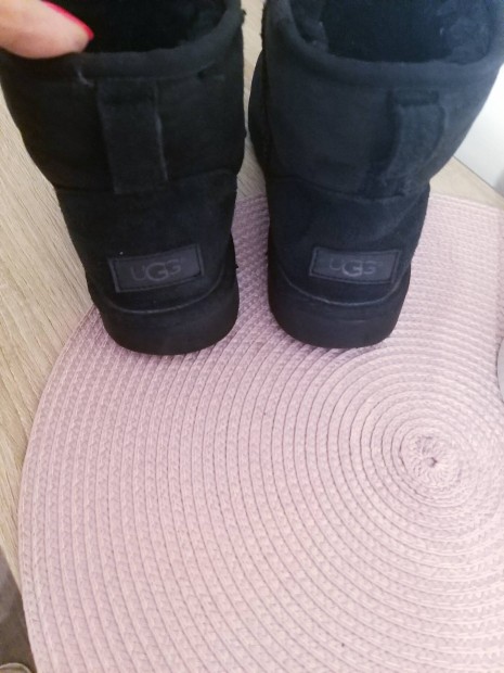 37es Ugg mini csizma elad 