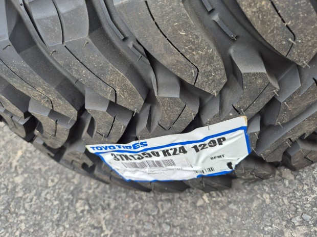 37x13.50r24 Toyo terepjáró gumi 2db új