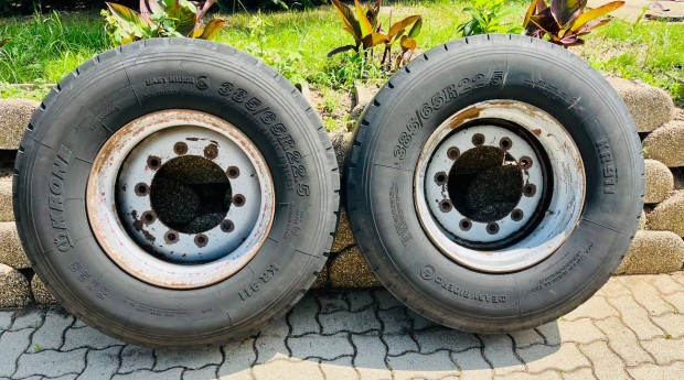 385/65R22.5 pótkocsi gumi kerék felnire szerelve