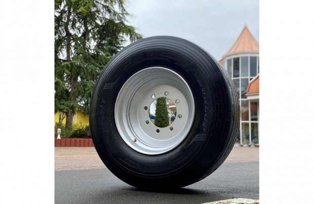 385/65 R22,5 gumikpeny, ptkocsi HW 8011, 8 csavaros felni, IFA