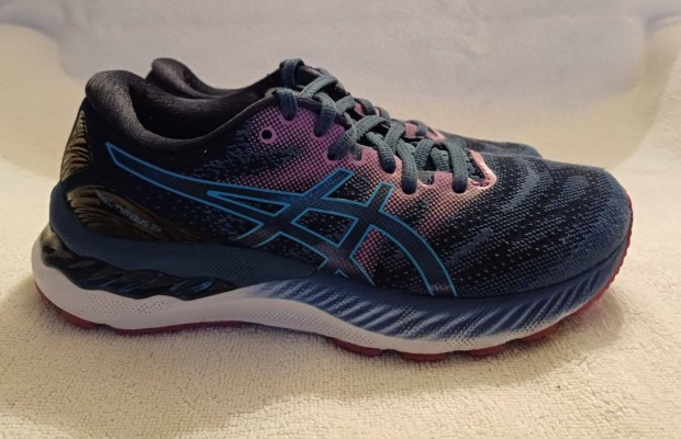 38-as Asics Gel-Nimbus 23 futcip