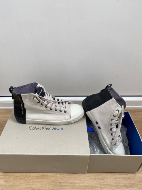 38-as Calvin Klein Jeans cip elad