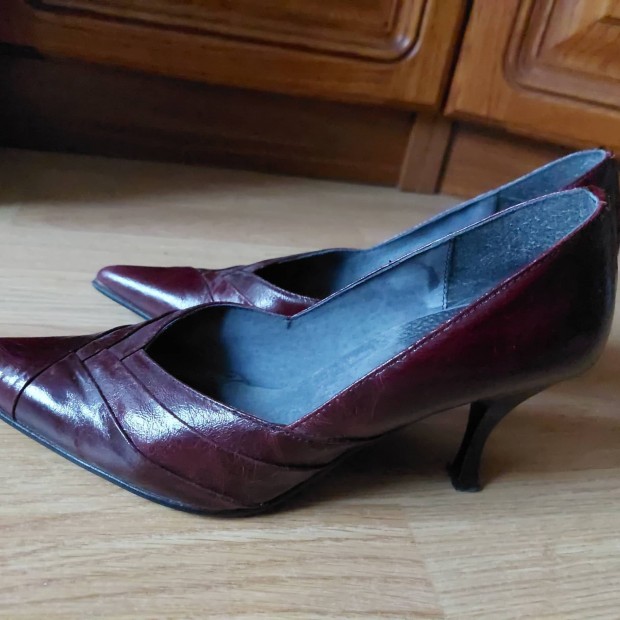 38-as bordó bőrcipő sarok 8 cm