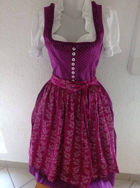38-as dirndl ruha köténnyel