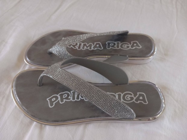 38-as ezüst (csillogós) flip flop papucs