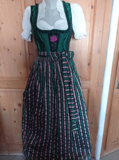 38-as hossz dirndl ruha ktnnyel 