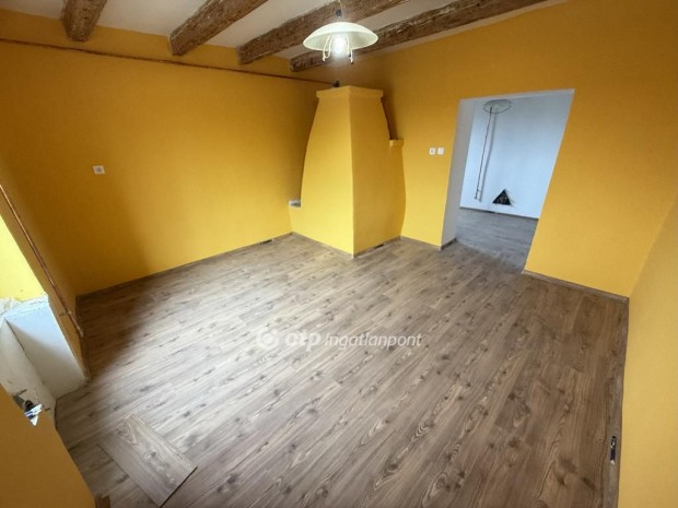 38 nm-es h�z elad� Cserkesz�l�