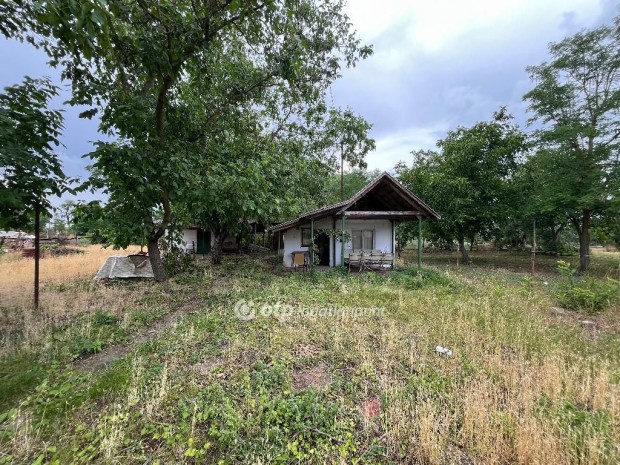 3900 nm-es telek elad� Bakonszeg