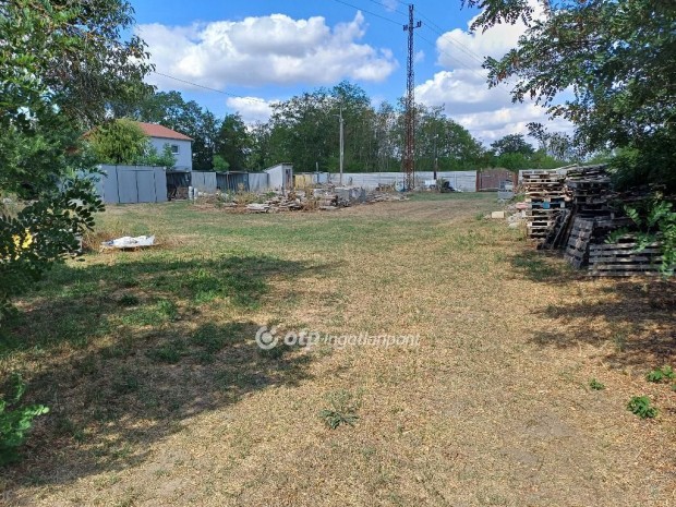 3940 nm-es telek elad� Baja