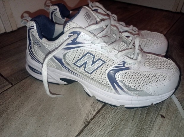 39,5-es New Balance 530 futcip 