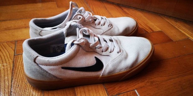 39,5-es Nike SB ni sneakers 