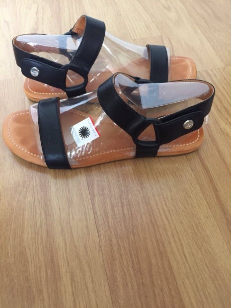 39 mret Br Ugg szandl 