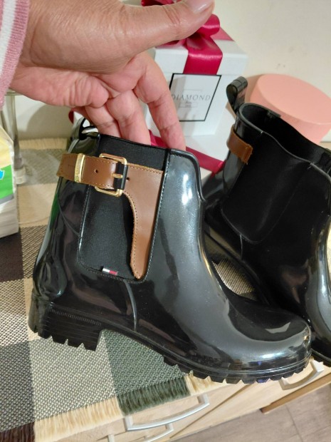 39es j Tommy hilfiger gumicsizma elad bth 25cm