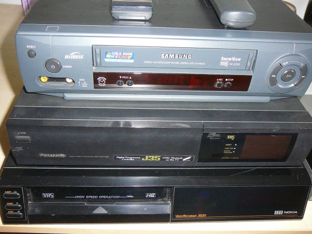 3DB régi VHS video magnó egybe eladó