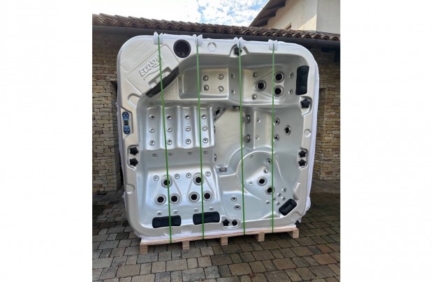 3Fekő-3ülős új Whirlpool Marina Wifi-s jakuzzi masszázsmedence jacuzzi