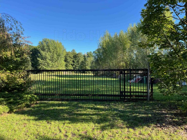 3,1 HEKT�R GKSZ TER�LET AJKA-BAKONYGYEPESEN  KOMPLEX HASZNOS�T�SI