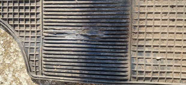 3+1 db-os gumisznyeg garnitra autba.