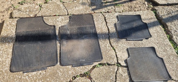 3+1 db-os gumisznyeg garnitra autba.