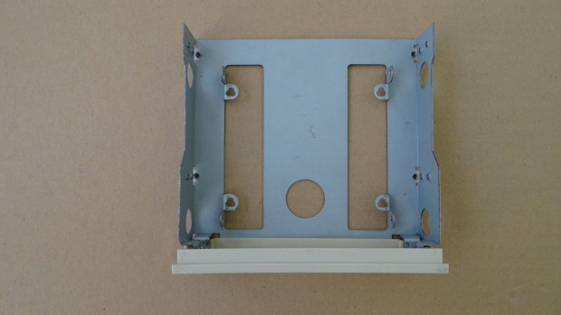 3,5" Floppy/Zip meghajtó beépitő keret