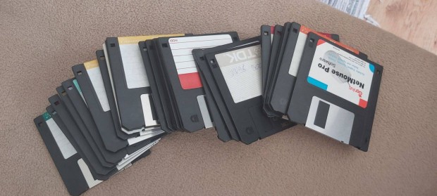 3,5 floppy lemez 28 db