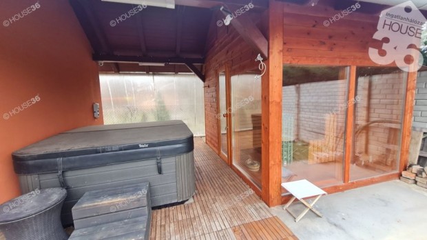 3 SZOBA+NAPPALIS, N�V�S CSAL�DI H�Z EXTR�KKAL ELAD�!