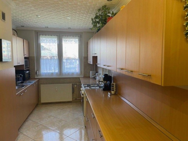 3. ker�let, B�k�smegyer, 3 szob�s, 74 m2-es erk�lyes panellak�s elad�