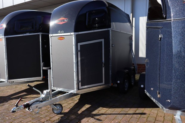 3%-os l�zinggel - �j 2 lovas - extr�s l�sz�ll�t� ut�nfut� k�szletr�l