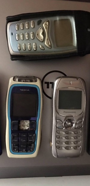 3 darab retro mobiltelefon egy csomagban