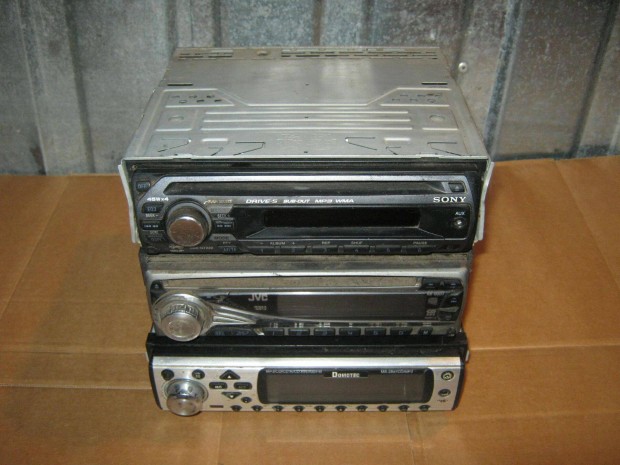 3 db cd-s autórádió (Sony, JVC, Domotec)