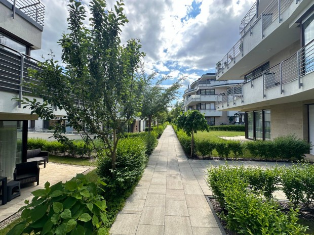 3.ker.Forest Hill villaparkban penthouse lakás kiadó