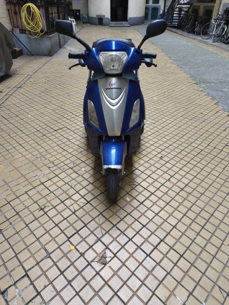 3 kerek elektromos robog.