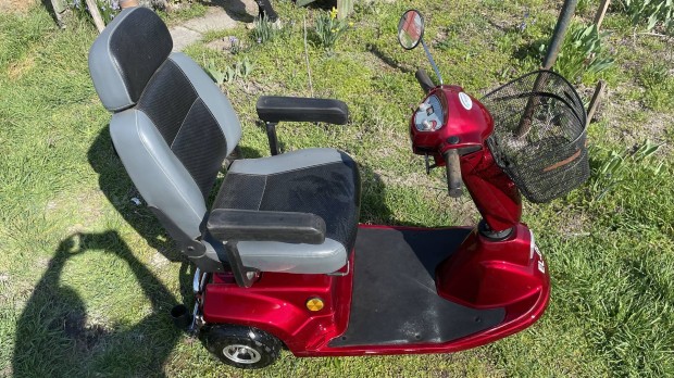 3 kerek� elektromos rokkant kocsi/moped elad�