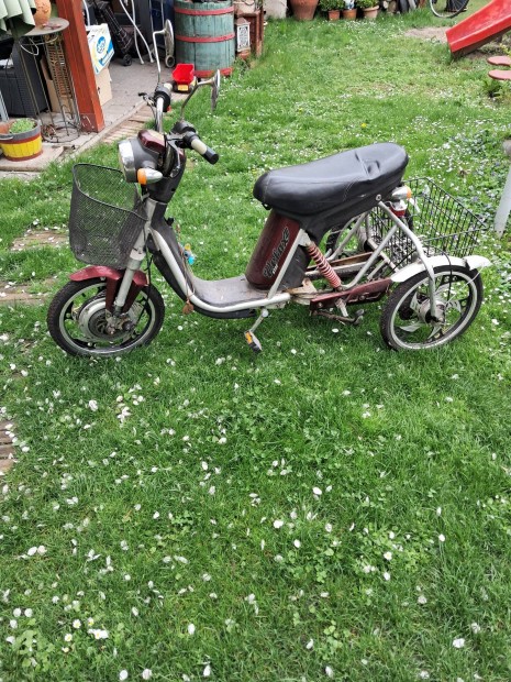 3 kerek elektromos tricikli