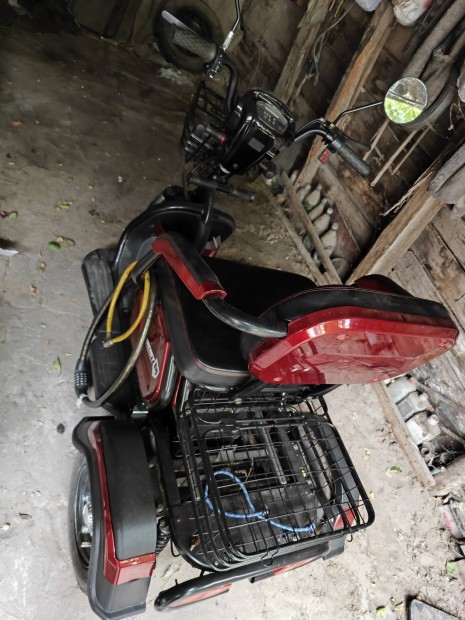 3 kerekű moped