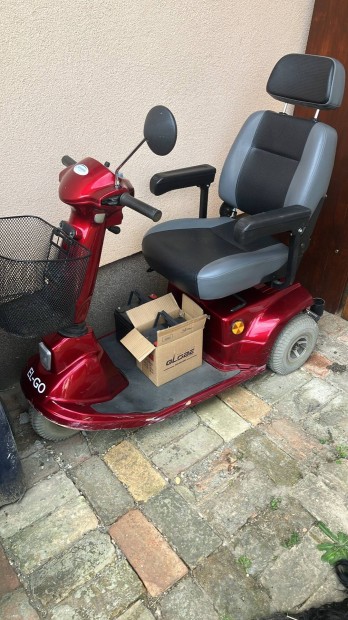 3 kerekű moped, rokkant kocsi