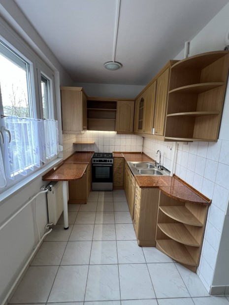 3 k�l�nny�l� szob�s panellak�s kiad� Szigetszentmikl�s k�zpontj�ban