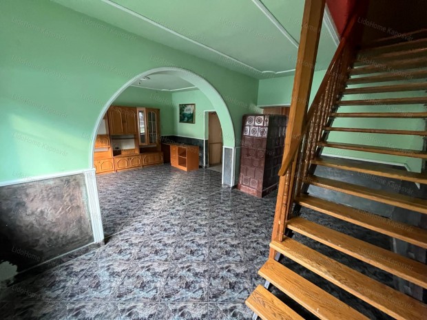 3 lakr�szes csal�di h�z elad�