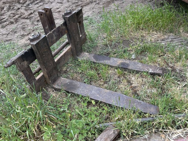 3 pont hidraulikára szerelhető raklapvilla