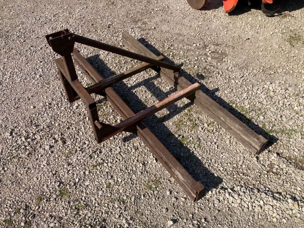 3 pontos sim�t� elad�