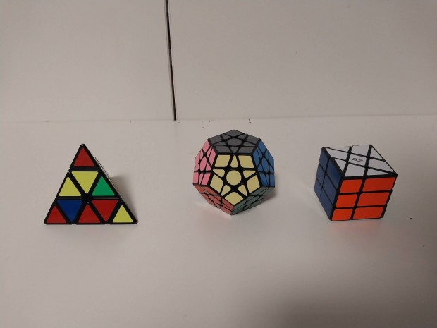 3 specilis Rubik kocka egyben