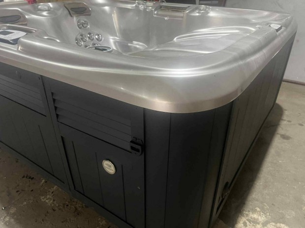 3 szemlyes Sundance jakuzzi 